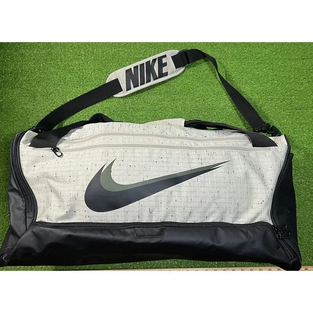 Memphis Tigers Team Issue Duffle Bag Nike Tiger Track & Field Gym Bag EUC UofM